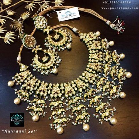 Nooraani Necklace Set (Kundan) Nooraani Necklace Set (Kundan)