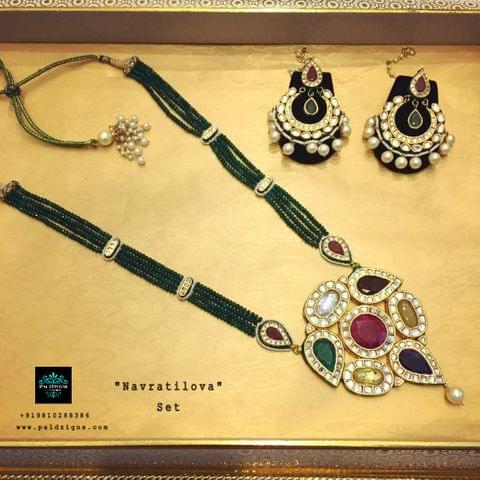 Navratrilova Kundan Set Navratrilova Kundan Set