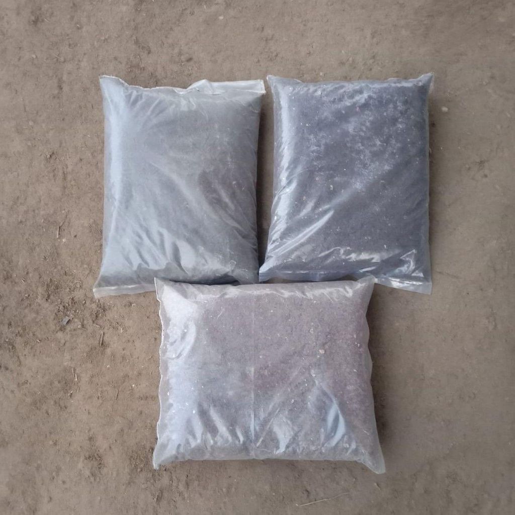 Combo 3 in 1 - (1kg Potting Mix + 1 kg Vermicompost + 1kg Plant Food ) Combo 3 in 1 - (1kg Potting Mix + 1 kg Vermicompost + 1kg Plant Food )