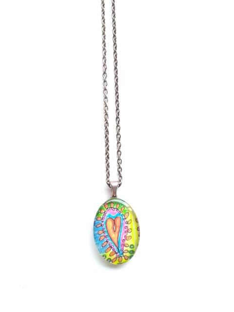 Alluring heart in oval glass pendant with chain
