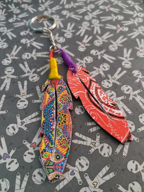 COLORFUL ARTWORK WOODEN KEY CHAIN- FEATHER SHAPED-10