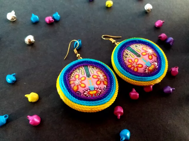 BRIGHT COLOR THREAD GLASS EARRINGS - CIRCLE SHAPED