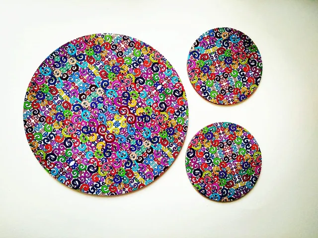 FLOROSPHERE ARTWORK PLACEMAT AND COASTERS SET