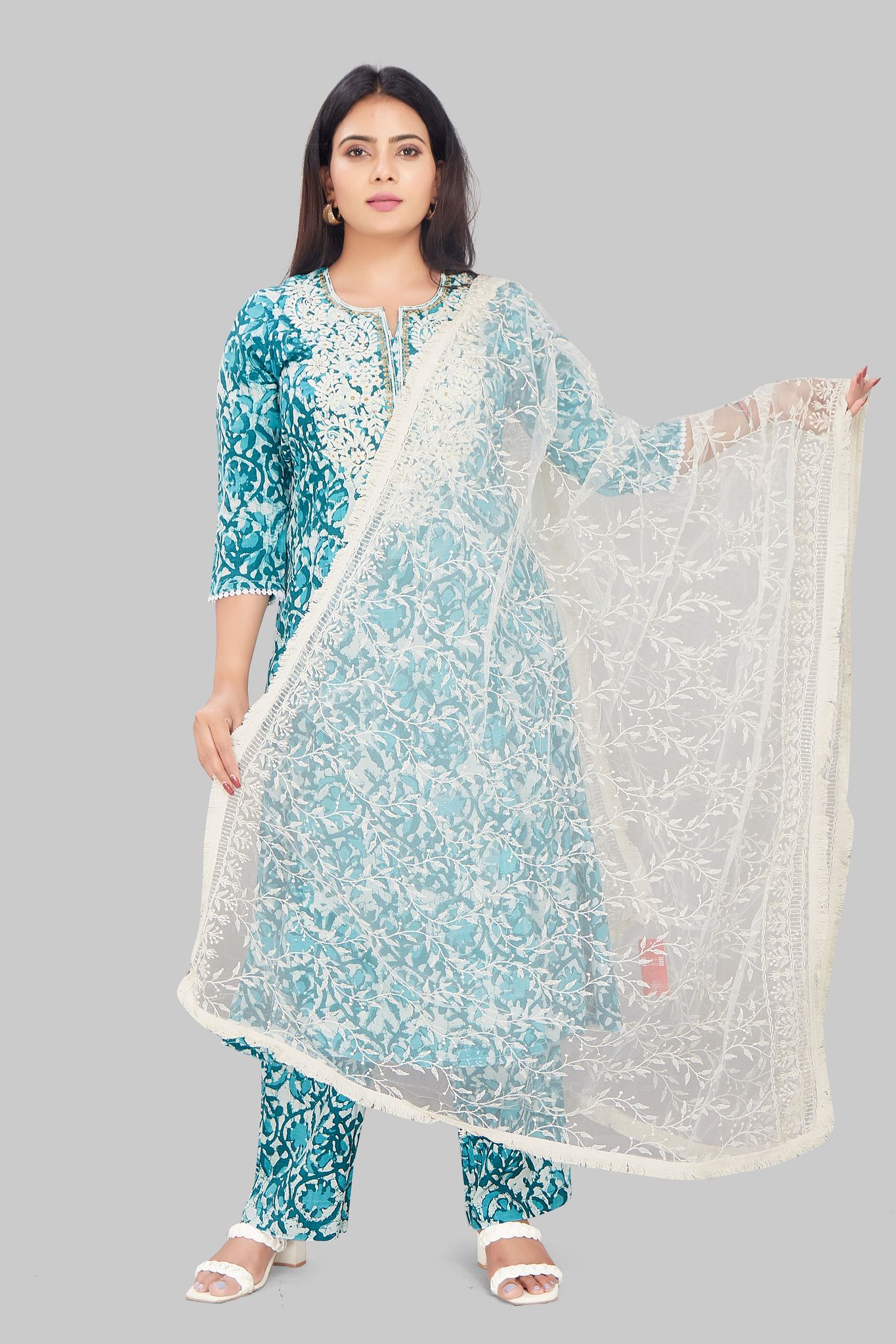 D4 Off White Embroidered Dupatta