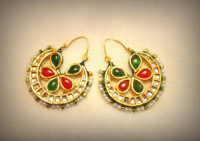 Red - green phirni baali