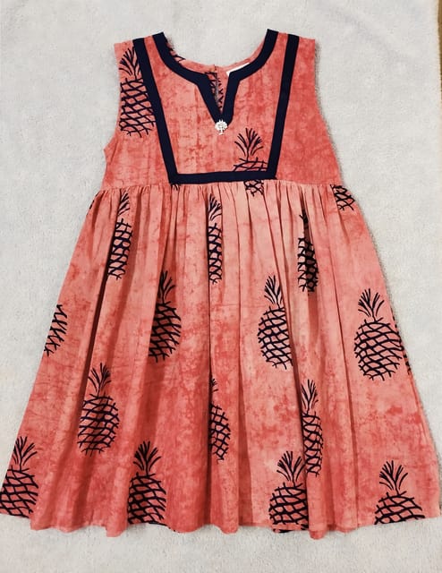 Sleeveless Frock With Pineapple Print - Pink