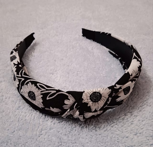 Knotted Style Hairband With Floral Prints - Black