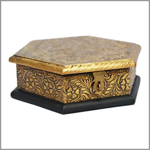 Wood and brass jewellery box "Royal keeps"