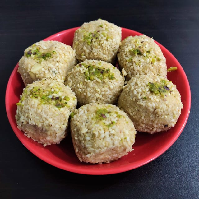 Til Khoya Laddu | Agra Famous Laddoo made of Roasted Sesame Seeds and Desi Ghee | Rich and Healthy Indian Gajak Laddoo |Tilkut Sweets | Til waali gachak Avinsh | Manohar Lal Daulat Ram