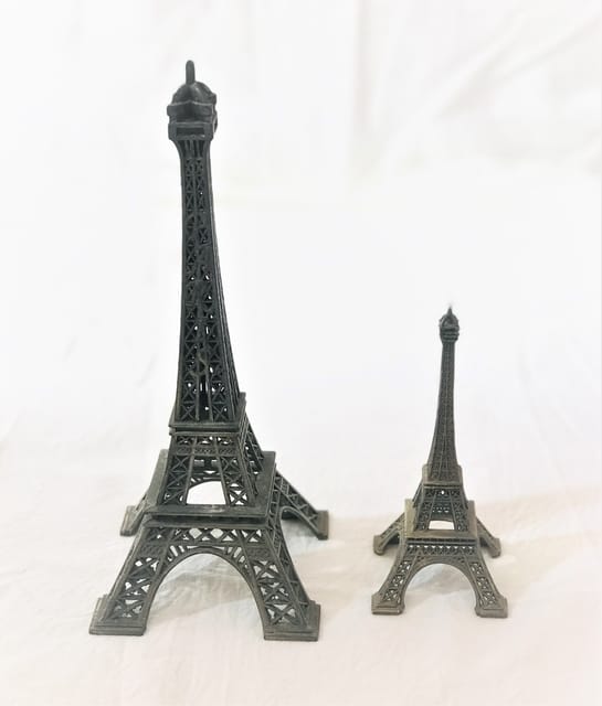 Metal Eiffel Tower Miniature Decorative Showpiece for Home Decor 2Pcs (Big & Small)