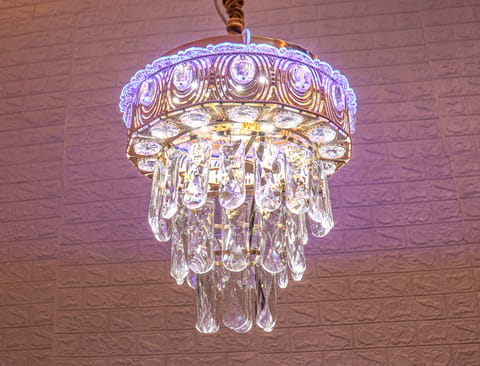 Swanart Modern Bluetooth-Enabled Crystal Pendant Light with Dynamic Rotation Feature