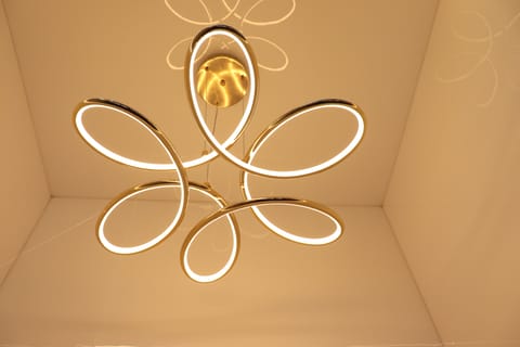 Swanart Modern Pendant Light - Elegant Lighting for Contemporary Homes