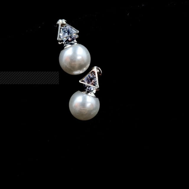 Abarnika  -Western pearl earrings