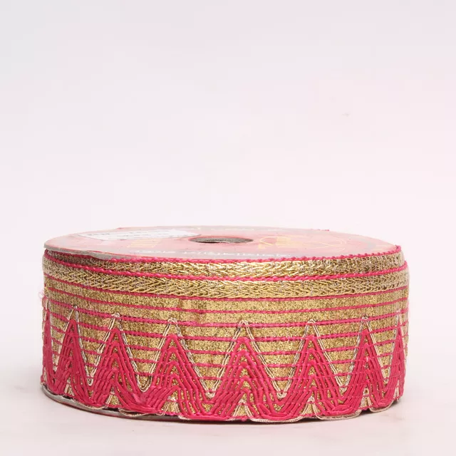 Scallop beauty curving edges suttle festivities regal form ribbon border