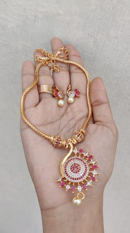 White ad necklace with pink