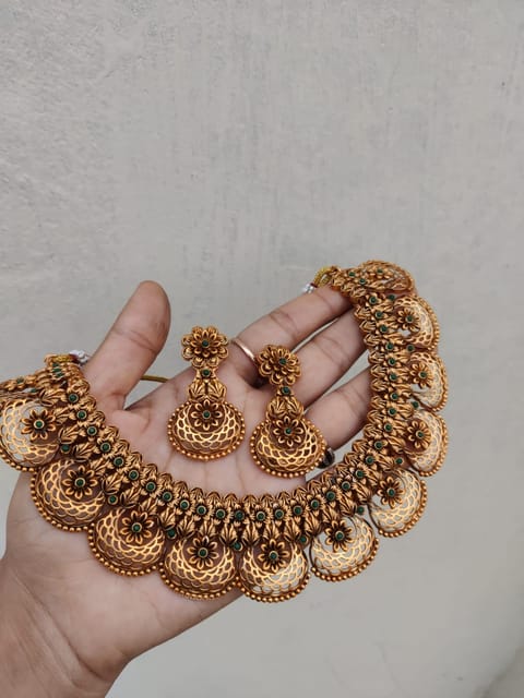 Green flower necklace