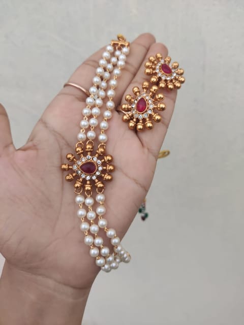 Pink  pearl  choker