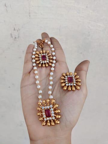 Pearl choker set