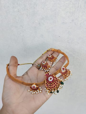 Choker set kemp attigai