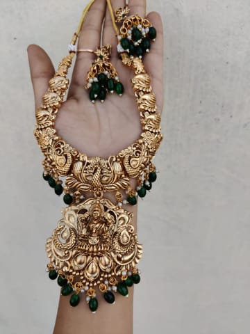 Necklace set with green