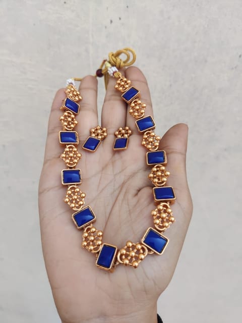 Blue necklace set