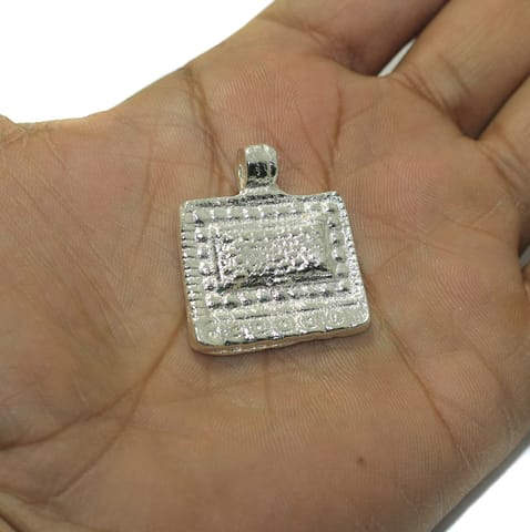 Metal Pendant Silver 1.25 Inches