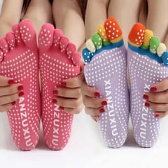 A Pair Five-toe Non-slip Yoga Socks for Women, One Size, Random Color Delivery