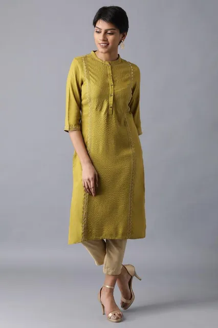 Green Mandarin Neck Embroidered Kurta Green Mandarin Neck Embroidered Kurta