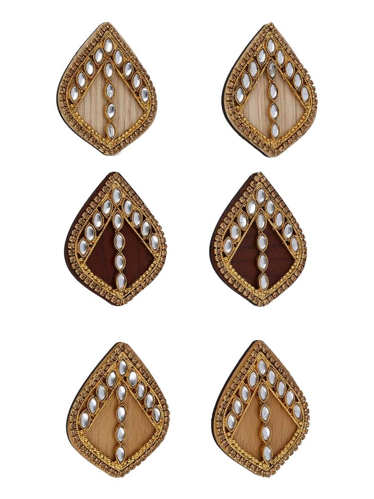 Traditional Saree Pin in Gold finish - PRI550