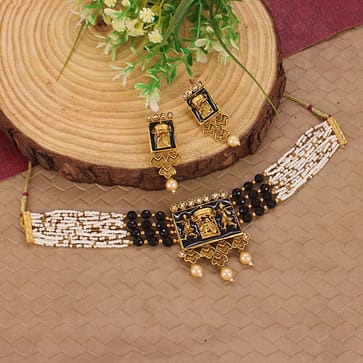 Traditional Choker Necklace Set in Gold finish - PRT2703