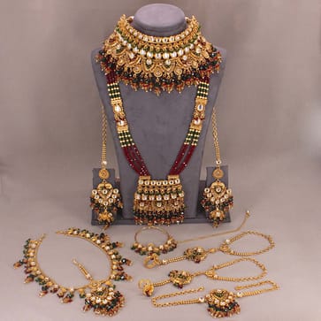 Traditional Bridal Set in Gold finish - CNB30777