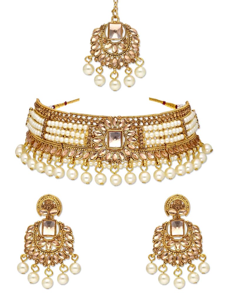 Traditional Choker Necklace Set in Gold finish - AVM954