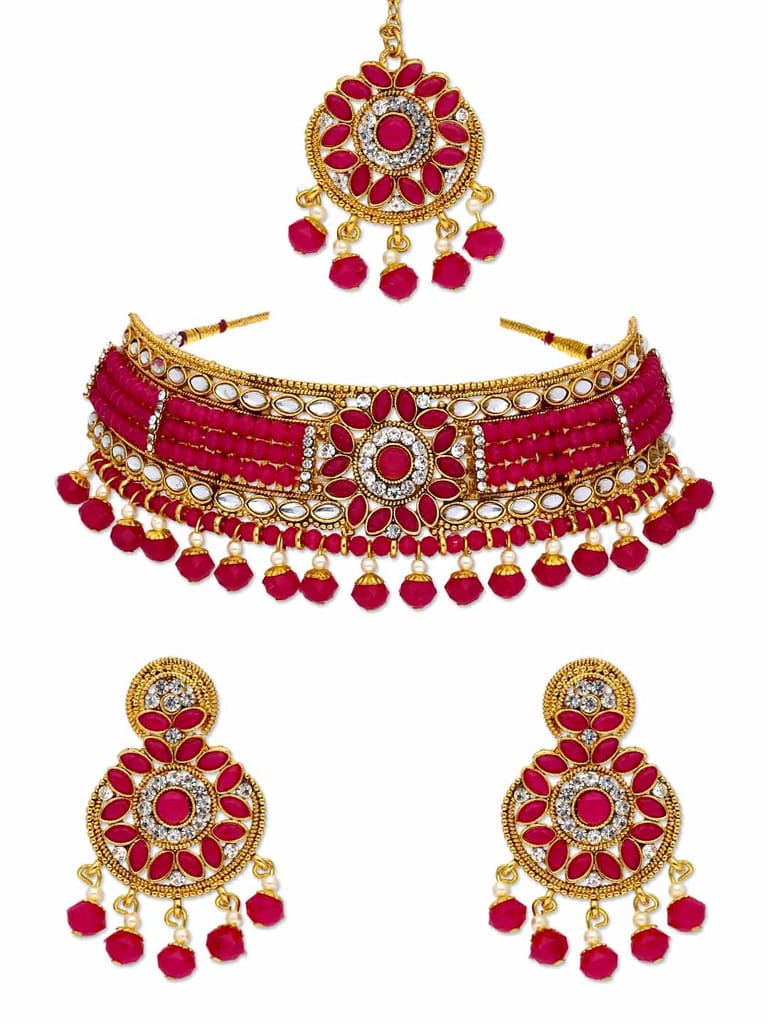 Traditional Choker Necklace Set in Gold finish - AVM955