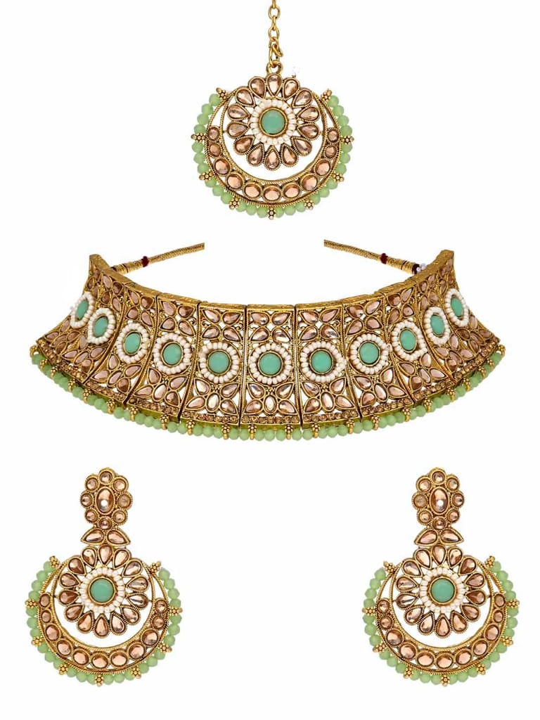 Traditional Choker Necklace Set in Gold finish - AVM647