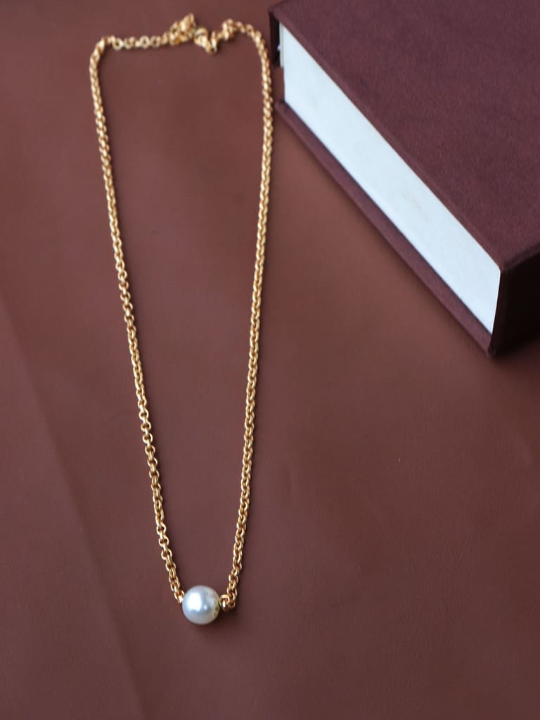 Western Pendant with Chain in Gold finish - M164