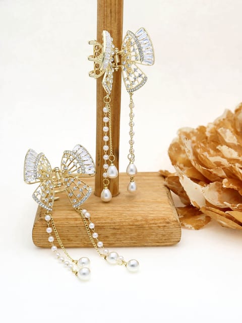 Fancy Butterfly Clip with Hanging in Gold finish - THF453
