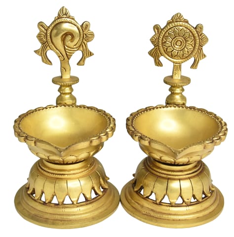 Brass Table Decor Shankh Chakra Deepak, Oil Lamp - 4*4*7 Inch (BS1503 H)
