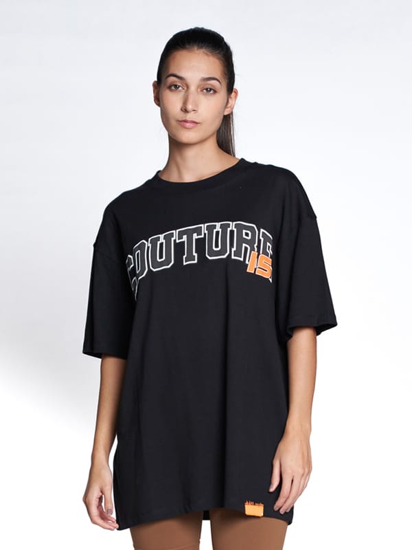 3D SIGNATURE RELAXED FIT VARSITY T-SHIRT - BLACK