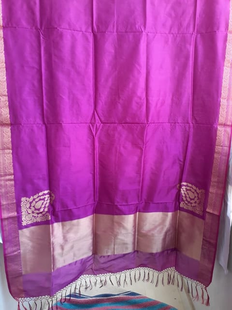 Handloom Banarasi Kadwa Koniya Motif With Reshmi Gold Zari Pink color Duptta. Silk/Silk-DUP-015A