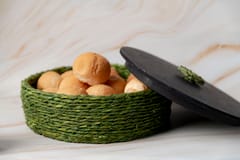 Kadam Haat Handmade Sabaii Grass and Bamboo Roti Box Chapatti with Wooden Lid | for Serving on Dining Table/Kitchen | Round Base