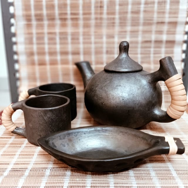 Terracotta by Sachii "Longpi Black Pottery Small Tea Set With Triangular Teapot"