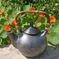 Terracotta by Sachii "Longpi Black Pottery Flame-Safe Kettle"
