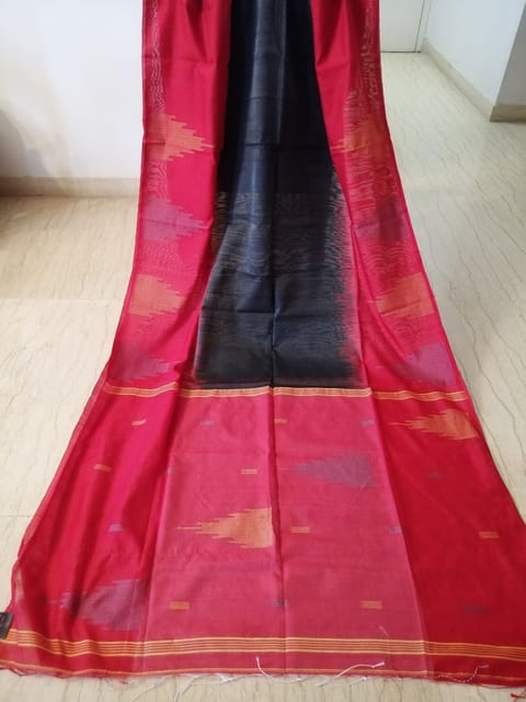Fine Handloom Khadi Saree with Contrast Woven Aaanchal and Border - Charcoal Grey And Red