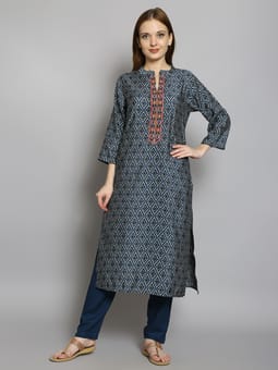 Printed Kurta With Cigarette Pant Front