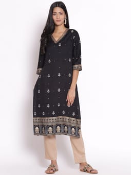 V Neck Kurta Trouser With Dupatta Three
