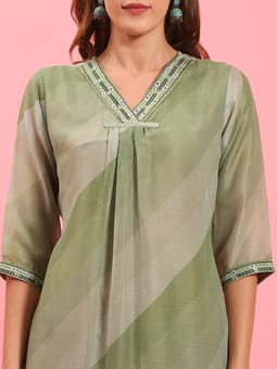 Green Embroidered Kurta With Comfort Pant