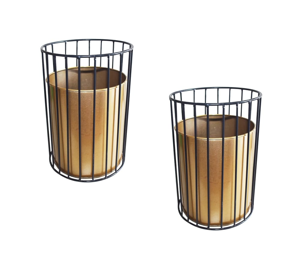 7.4 x 7.5 x 9 Inch Metal wire based Planter stand with pot - Set of 2