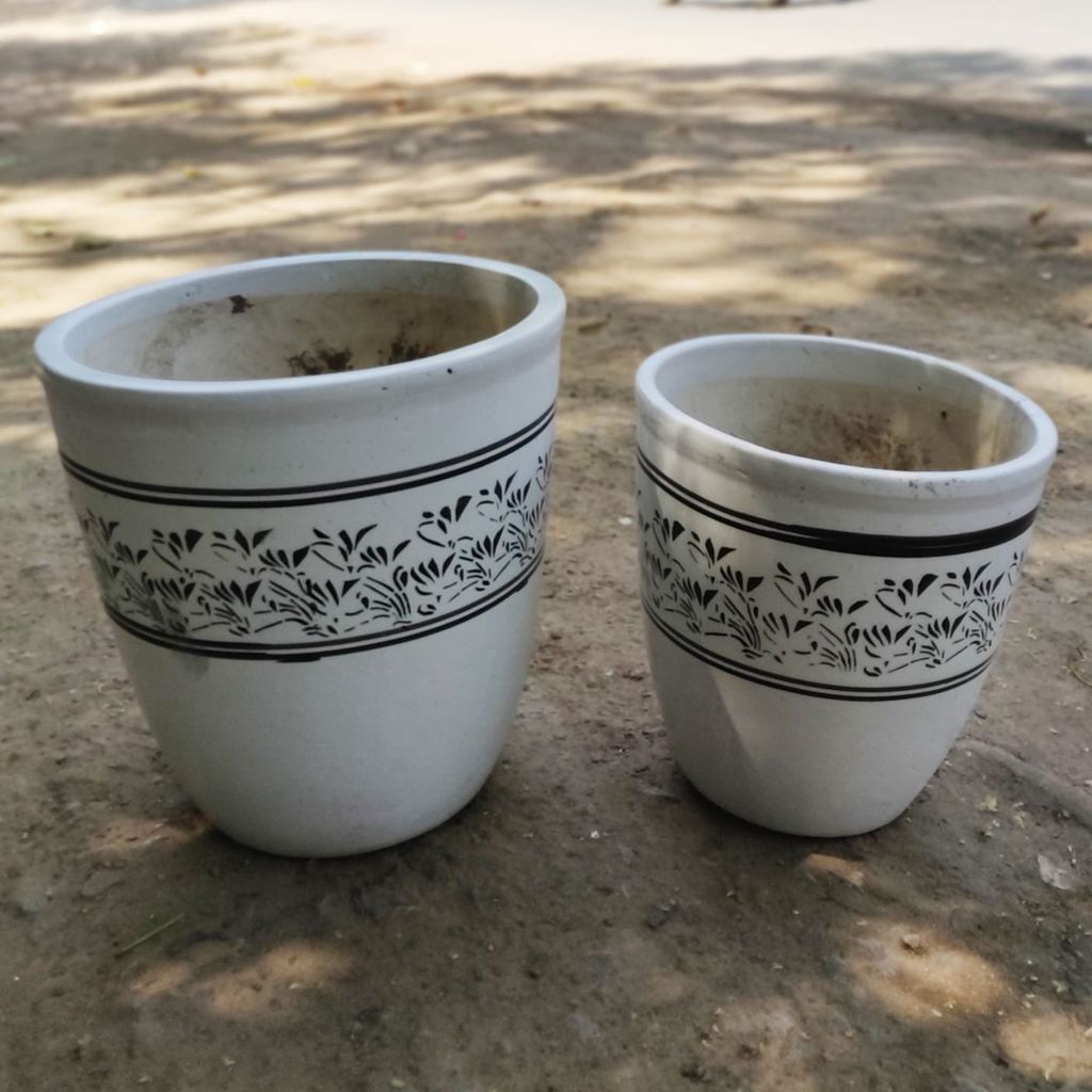 Set of 2 - cup shaped printed white ceramic pot (8, 12 inch)