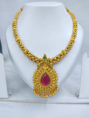 Thushi Single Line Peacock Pendant Gold Polishing