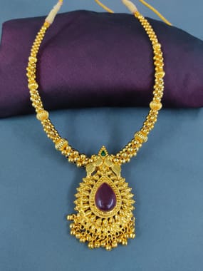 Thushi Single Line Peacock Pendant Gold Polishing